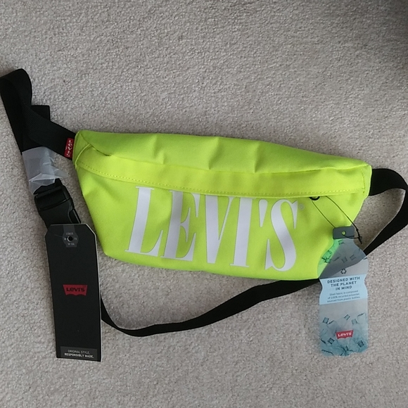 🎉Host Pick🎉Levis Neon yellow sling bag - Picture 3 of 6